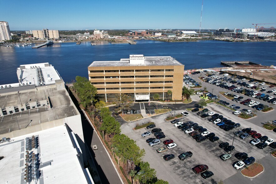 1701 Prudential Dr, Jacksonville, FL à vendre - Photo du bâtiment - Image 3 de 10