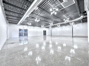 1506 54th Ave N, Saint Petersburg, FL for lease Interior Photo- Image 2 of 13