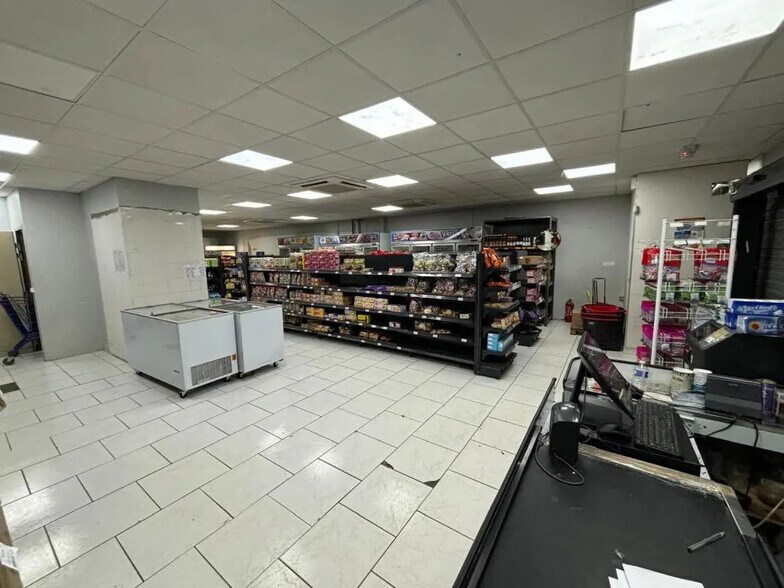 Commerce de détail dans Paris à louer - Photo du bâtiment - Image 2 de 6