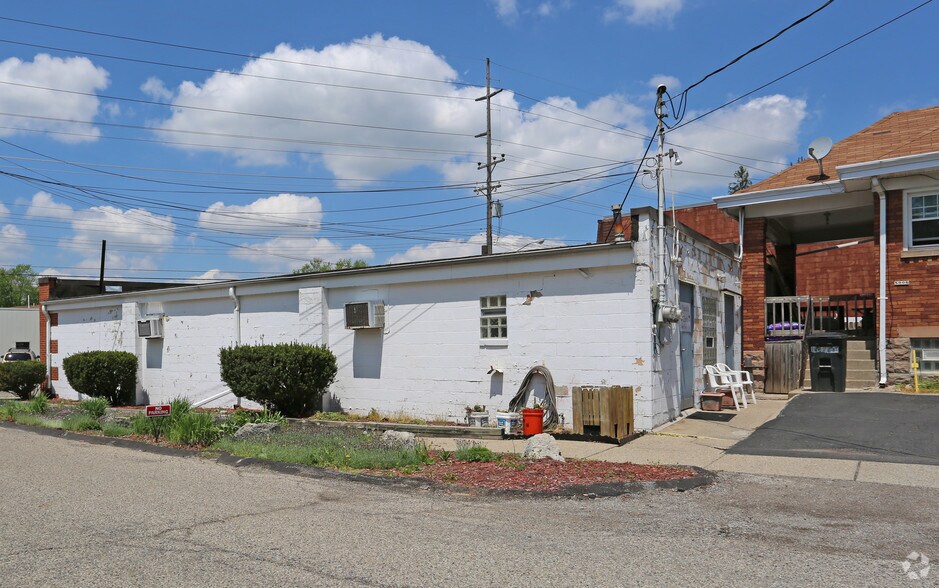 8000-8004 Blue Ash Rd, Cincinnati, OH à vendre - Photo du bâtiment - Image 3 de 15