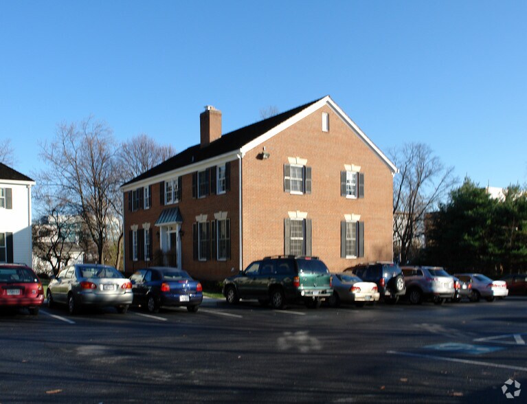 25-33 Wood Ln, Rockville, MD à louer - Photo du bâtiment - Image 2 de 4