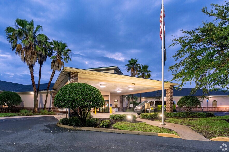 551 National Health Care Dr, Daytona Beach, FL à louer - Photo du bâtiment - Image 3 de 4
