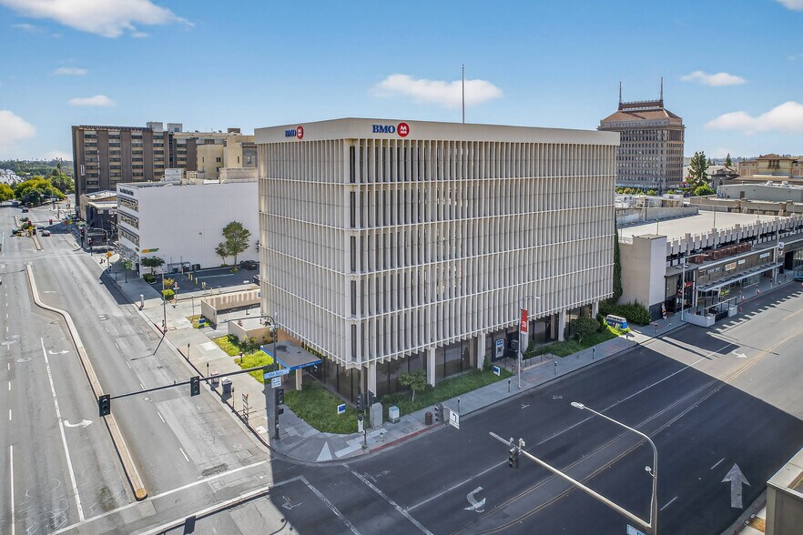 1221 Van Ness Ave, Fresno, CA à vendre - Photo du bâtiment - Image 2 de 10