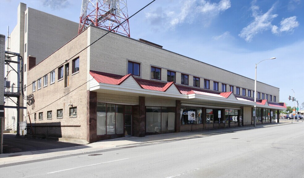 320-326 W Jefferson St, Rockford, IL for lease - Building Photo - Image 2 of 8