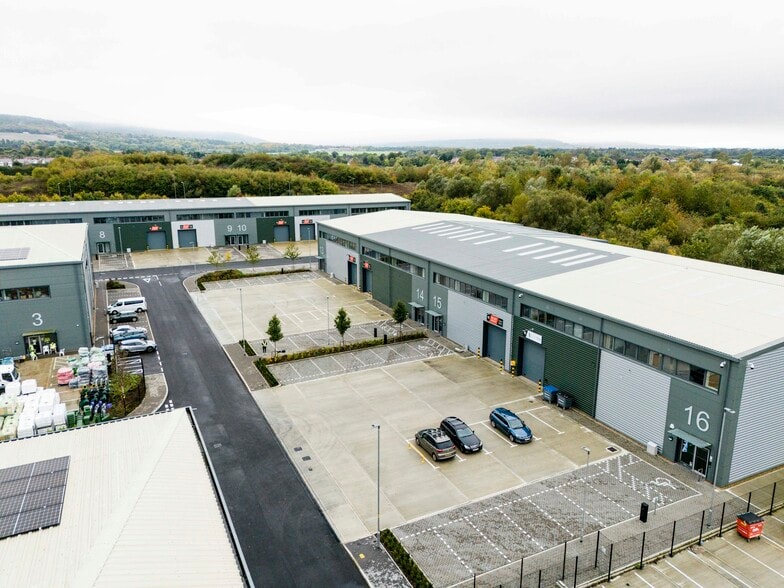 41 College Rd, Aylesbury for lease - Building Photo - Image 2 of 5