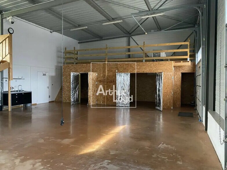 Local d'activités dans Chartrettes à vendre - Photo du bâtiment - Image 3 de 8