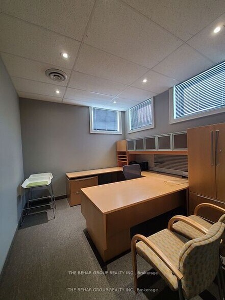 550 Speers Rd, Oakville, ON à louer - Photo intérieure - Image 2 de 7