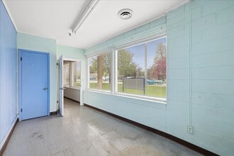 931 W Wilson St, Batavia, IL for lease Interior Photo- Image 2 of 7