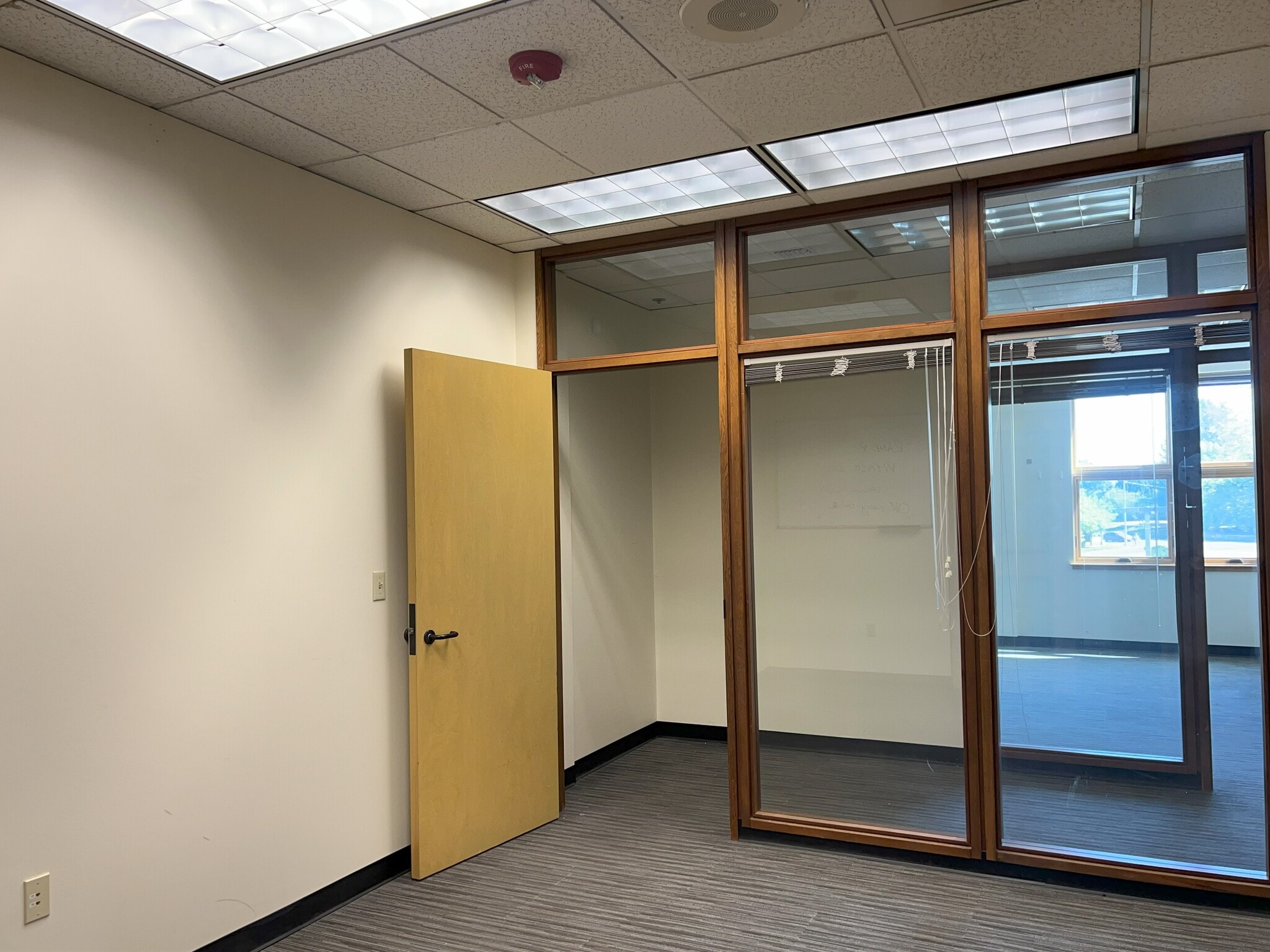 1900 W Nickerson St, Seattle, WA for lease Interior Photo- Image 1 of 5