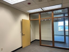 1900 W Nickerson St, Seattle, WA for lease Interior Photo- Image 1 of 5