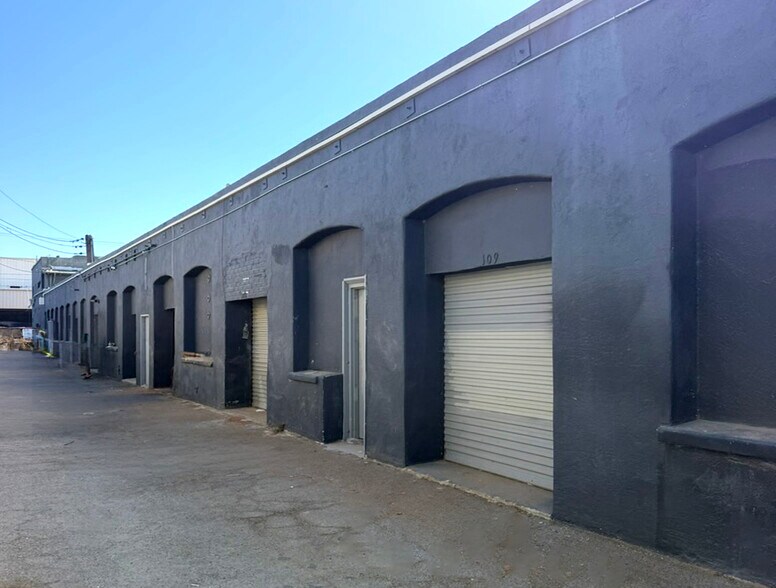 118 W 36th St, Los Angeles, CA à louer - Photo du bâtiment - Image 2 de 18
