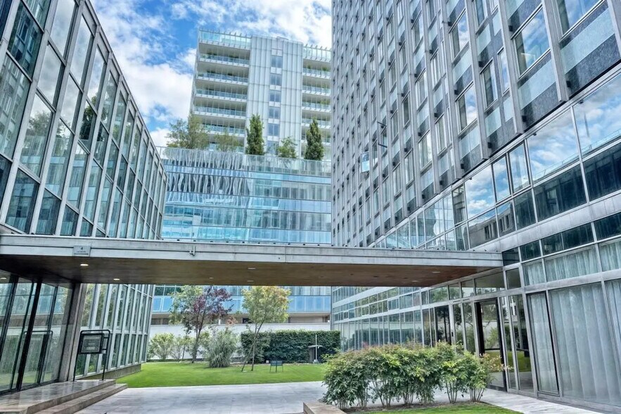 Bureau dans Courbevoie à vendre - Photo du bâtiment - Image 1 de 10