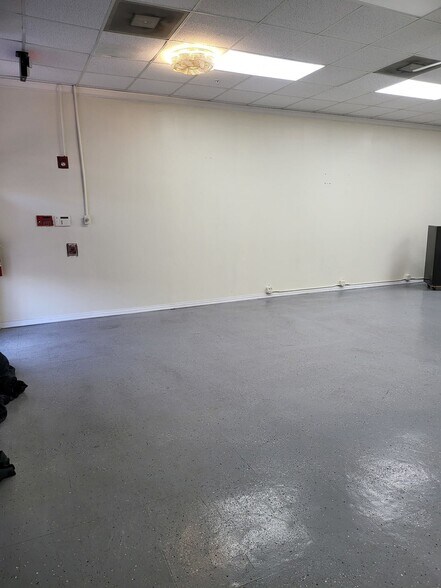 6978 Main St, Lithonia, GA à vendre - Photo intérieure - Image 3 de 9