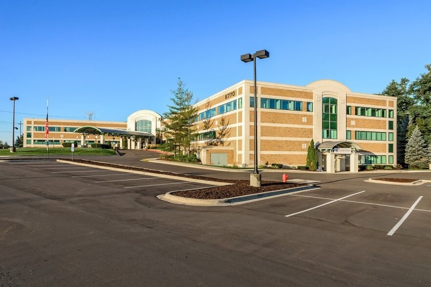 6770 Dixie Hwy, Clarkston, MI à louer - Photo du bâtiment - Image 3 de 24