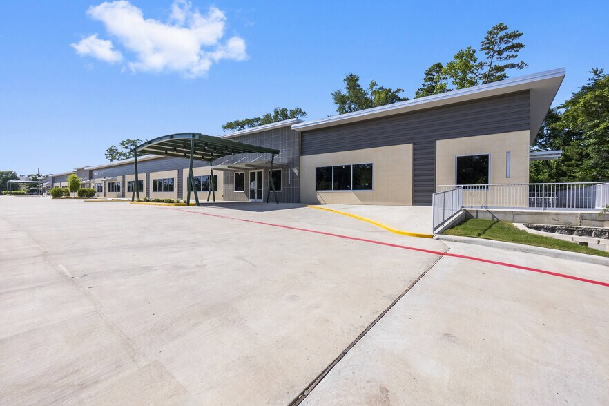 603 S Conroe Medical Dr, Conroe, TX à louer - Photo du bâtiment - Image 3 de 9
