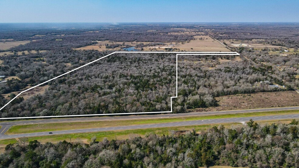 18255 E State Highway 21, Bryan, TX à vendre - Photo du bâtiment - Image 2 de 7