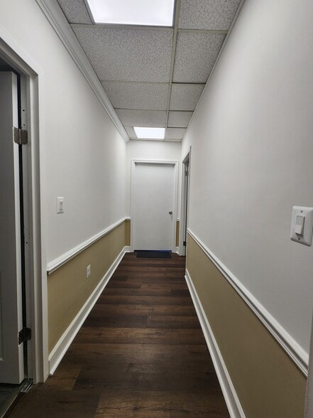 17 W Jefferson St, Rockville, MD for lease - Building Photo - Image 3 of 16