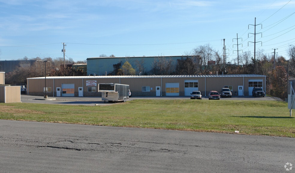 2309 W 40 Hwy, Blue Springs, MO à louer - Photo du bâtiment - Image 3 de 7