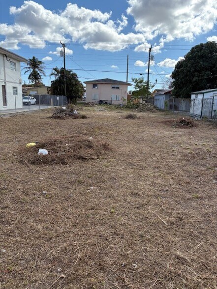 132 11th Street St, Hialeah, FL à vendre - Photo du bâtiment - Image 2 de 2