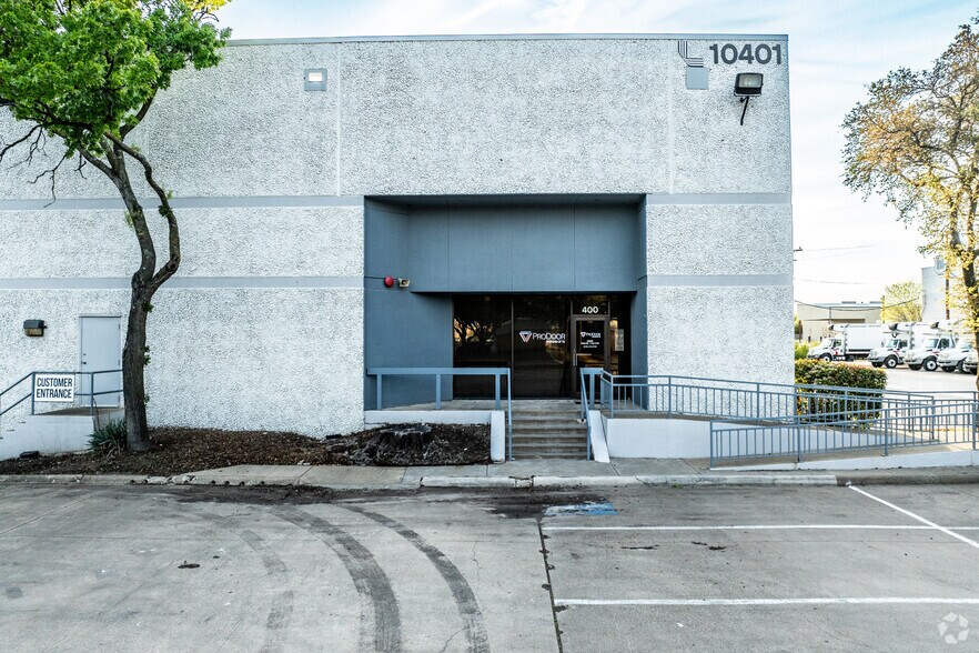 10401 Miller Rd, Dallas, TX à louer - Photo du bâtiment - Image 3 de 6