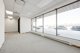 3339-3403 St Griffith, Saint-Laurent, QC for lease Interior Photo- Image 2 of 7