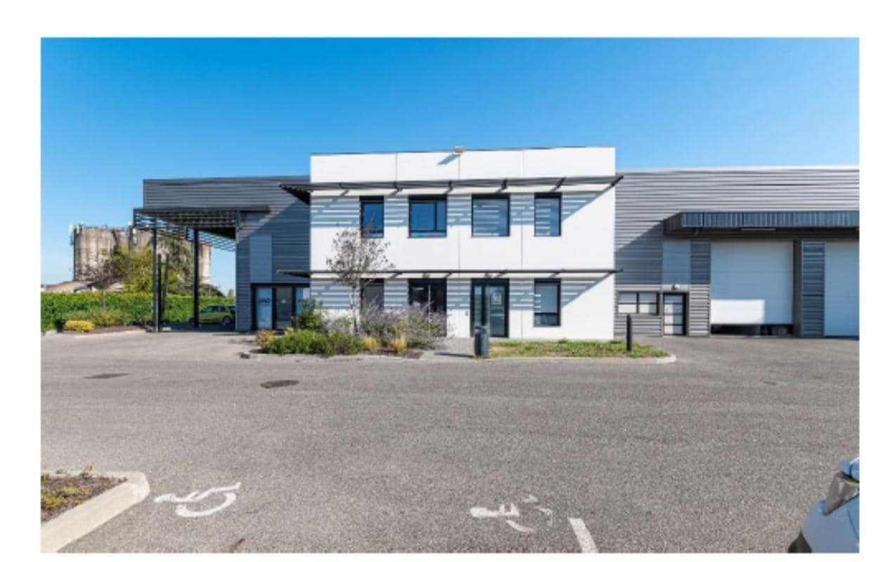 Flex in Décines-Charpieu for lease Building Photo- Image 1 of 6