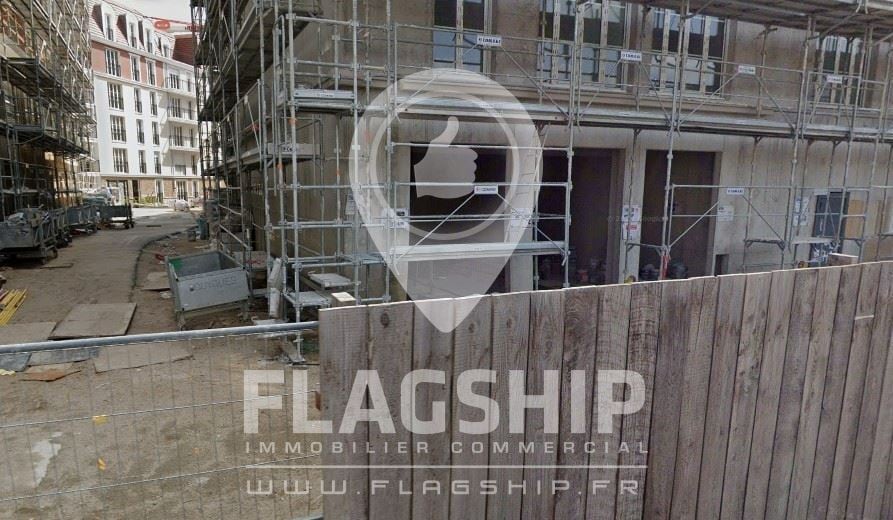Retail in Chelles for sale Construction Photo- Image 1 of 2