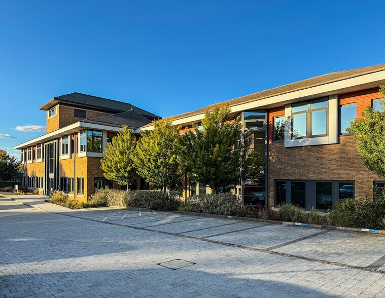 Timbold Dr, Milton Keynes à louer - Photo du bâtiment - Image 2 de 9