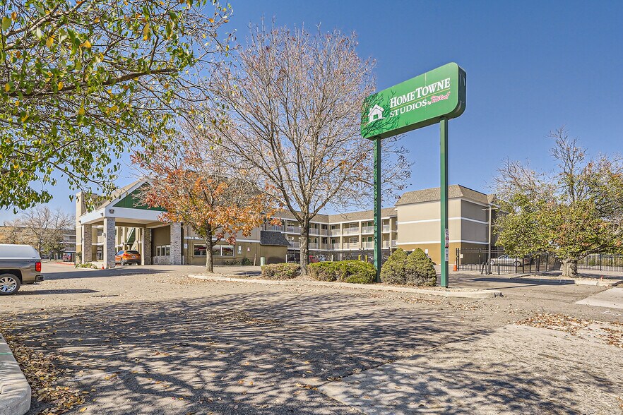 715 Kipling St, Lakewood, CO à vendre - Photo du bâtiment - Image 2 de 28