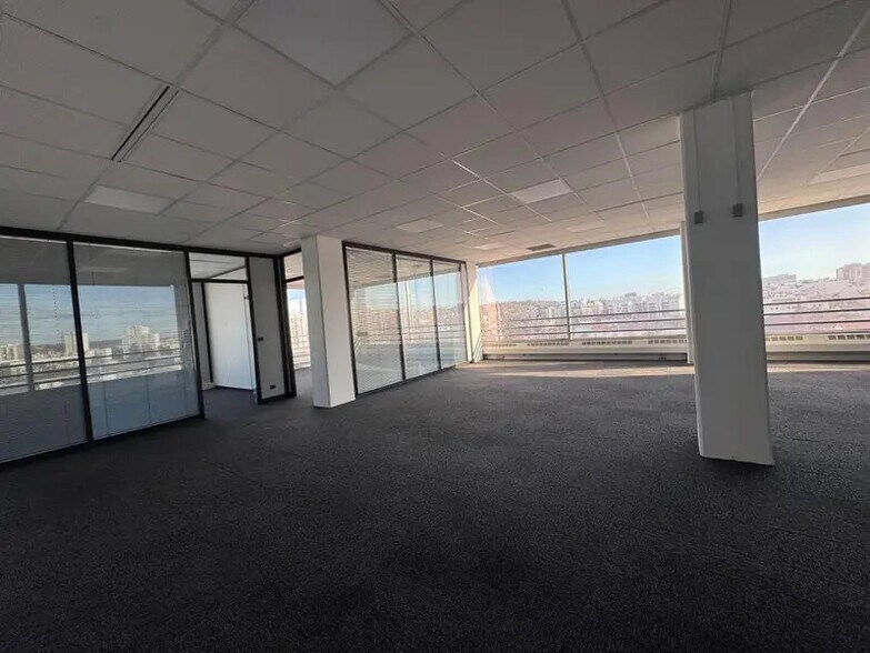Bureau dans Rosny-sous-Bois à louer - Photo du bâtiment - Image 3 de 20