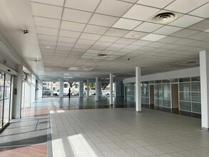 365 Route De Vienne, Vénissieux for lease Interior Photo- Image 1 of 60