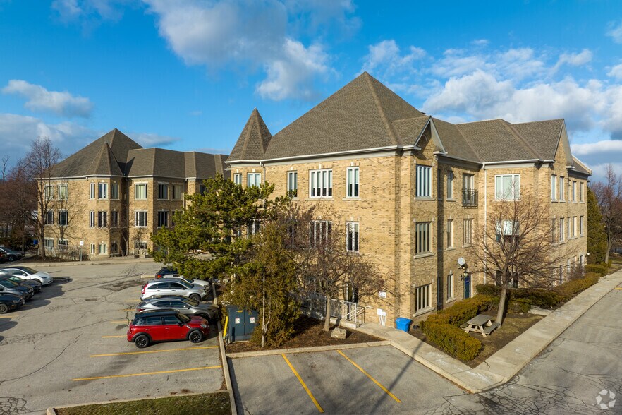 410-420 N Service Rd E, Oakville, ON for lease - Building Photo - Image 2 of 13