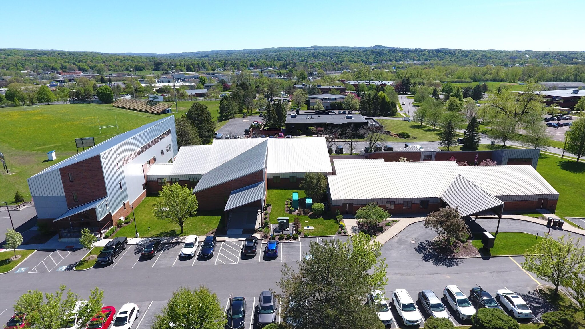 126 Business Park Dr, Utica, NY à louer Photo du bâtiment- Image 1 de 7