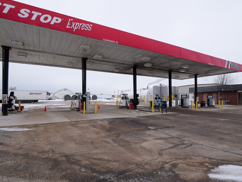 421 25th Ave N, Wisconsin Rapids, WI for sale - Building Photo - Image 3 of 18