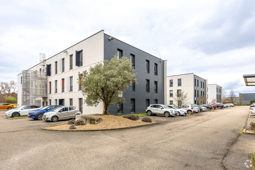 11 Rue Aimé Cotton, Saint-Priest for lease - Building Photo - Image 2 of 3