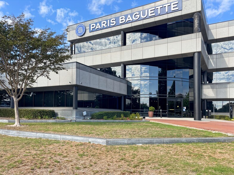 3330 Harbor Blvd, Costa Mesa, CA à louer - Photo du bâtiment - Image 3 de 15