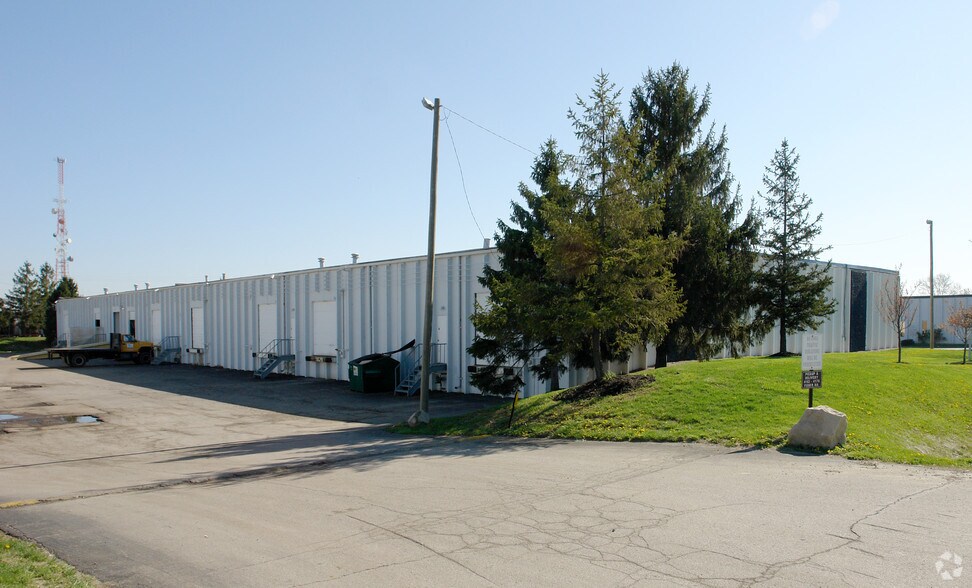4180-4190 Fisher Rd, Columbus, OH à louer - Photo du bâtiment - Image 3 de 5
