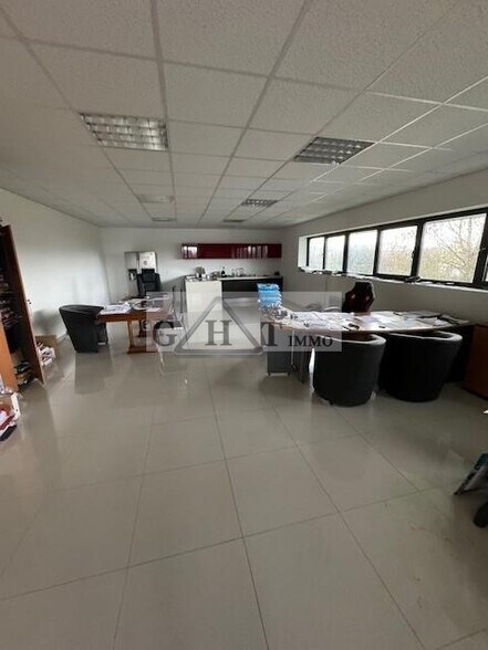 Industrial in Chessy for sale - Interior Photo - Image 2 of 3