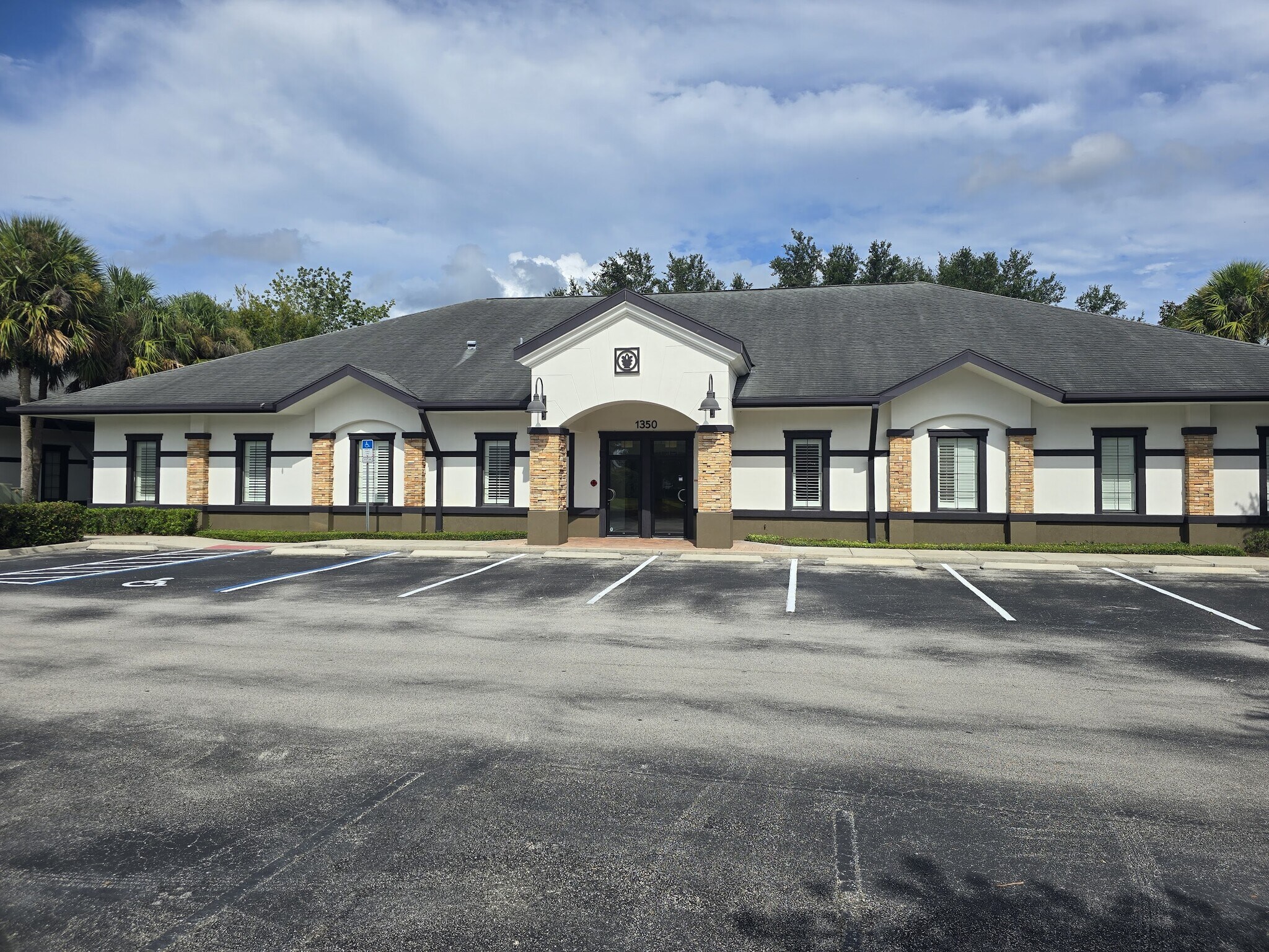 1350 City View Ctr, Oviedo, FL à louer Photo principale- Image 1 de 8