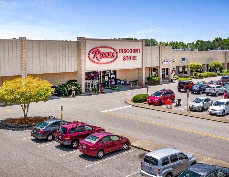 102-400 Westwood Shopping Ctr, Fayetteville, NC à louer - Photo du bâtiment - Image 3 de 22