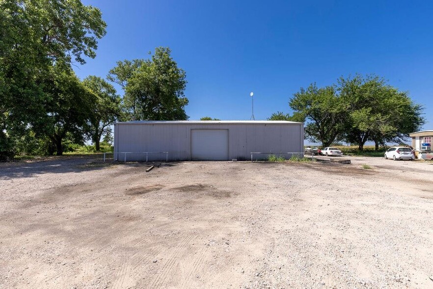 858 Old Highway 287, Waxahachie, TX for lease - Building Photo - Image 1 of 8