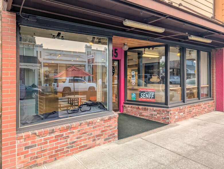 335 N Olympic Ave, Arlington, WA à louer - Photo du bâtiment - Image 2 de 5