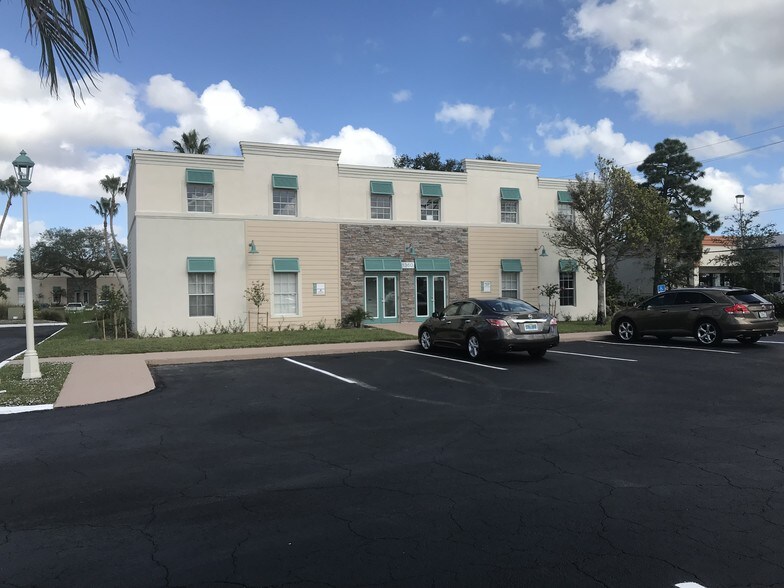 1370 Sarno Rd, Melbourne, FL à louer - Photo du bâtiment - Image 3 de 5