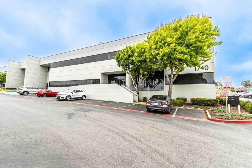 1740 Cesar Chavez St, San Francisco, CA for lease - Building Photo - Image 2 of 8