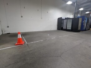 3901 SE Naef Rd, Portland, OR for lease Interior Photo- Image 2 of 8