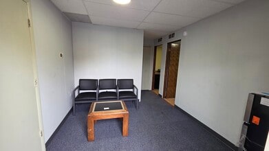 230 North Ave, Mount Clemens, MI à louer Photo intérieure- Image 2 de 3