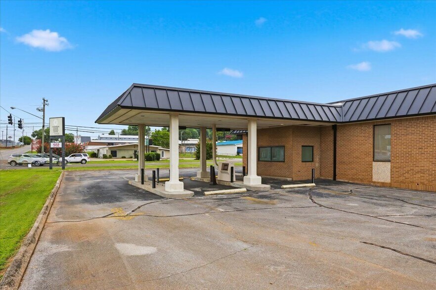 502 E North St, Sweetwater, TN à louer - Photo du bâtiment - Image 3 de 25