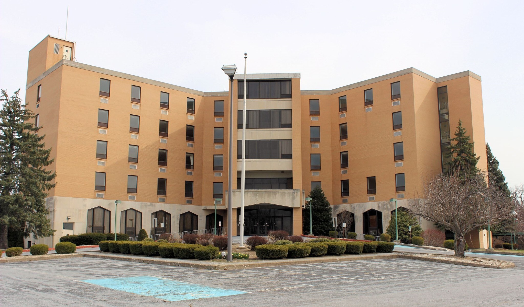 1051 Avila Rd, Harrisburg, PA à vendre Photo du bâtiment- Image 1 de 12