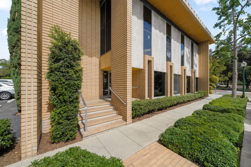 201 W 4th St, Claremont, CA for sale - Building Photo - Image 2 of 20