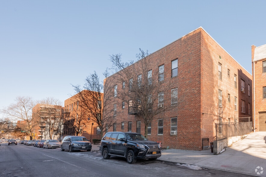 2519 30th Dr, Astoria, NY for lease - Primary Photo - Image 2 of 12